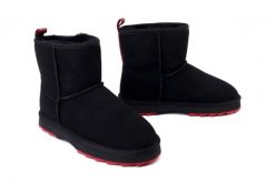 EMU AUSTRALIA Sharky Mini W12434 black/cherry, botki damskie. Czarne botki damskie Emu Australia, bez wzorów, z gumy, bez obcasa, bez zapięcia. Za 699.90 zł.