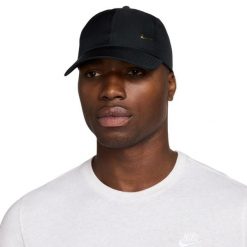 Nike czapka z daszkiem dri-fit club mtswsh fb5372 011 czarna. Czarne czapki damskie Nike, bez wzorów, sportowe. Za 99.00 zł.