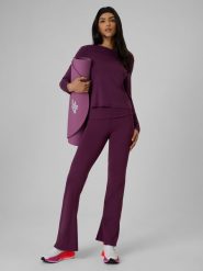 4F Legginsy z rozszerzanymi nogawkami damskie - fioletowe M. Fioletowe legginsy damskie 4F, bez wzorów, z dzianiny. Za 129.99 zł.