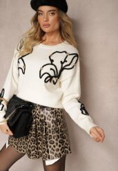 Jasnobeżowy Sweter Ozdobiony Cyrkoniami i Geometrycznym Motywem Vitilena. Brązowe swetry nierozpinane damskie Renee, bez wzorów, z jeansu, casualowe, bez kołnierzyka, bez ramiączek. Za 119.99 zł.