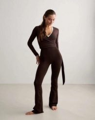 Damskie legginsy rozszerzane z wysokim stanem dla wysokich Sense czekoladowe. Brązowe legginsy damskie Aim'n, bez wzorów, z elastanu. Za 344.00 zł.