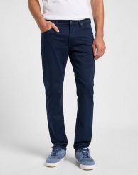 MESKIE SPODNIE MATERIALOWE LEE DAREN ZIP FLY RIVET NAVY 112363965. Niebieskie spodnie materiałowe męskie Lee, bez wzorów, z materiału. Za 219.99 zł.