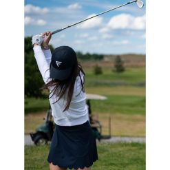 Czapka Golfowa Sawgrass – Lekka Konstrukcja Performance i Oddychający Komfort. Niebieskie czapki damskie FLAIRWAY GOLF, bez wzorów, sportowe. Za 106.00 zł.