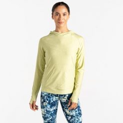 Damska bluza sportowa z kapturem Sprint City. Zielone bluzy damskie Dare 2B, bez wzorów, sportowe, bez ramiączek, z kapturem. Za 241.00 zł.