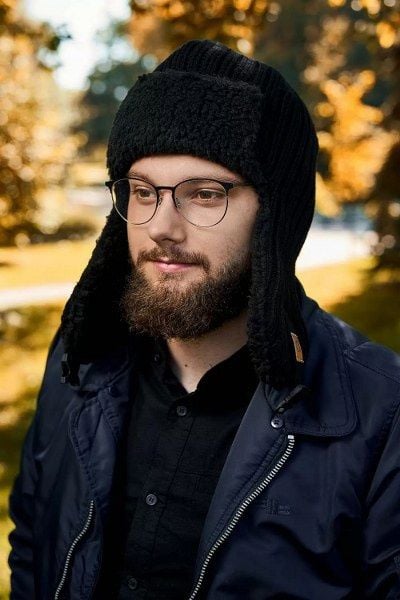 Zimowa czapka uszatka z polarem Brødrene cz3 czarna 9914. Czarne czapki męskie na zimę, bez wzorów, z polaru. Za 95.99 zł.