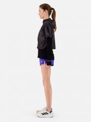 Kurtka przeciwwiatrowa krótka Damska Bieganie VENTIL WINDBREAKER. Czarne kurtki sportowe damskie BODYCROSS, na zimę, m, bez wzorów, z materiału, bez ramiączek, z kapturem, do biegania. Za 490.99 zł.