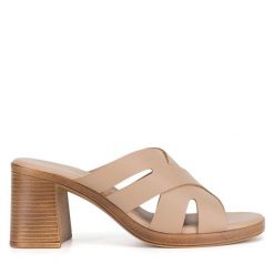 Klapki Lasocki. Brązowe klapki damskie Lasocki, bez wzorów, bez obcasa, bez zapięcia. Za 179.99 zł.