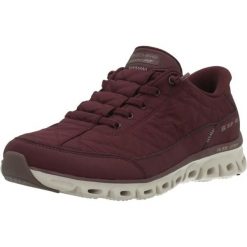 Buty SKECHERS 104556S GLIDE STEP AT EASE Bordeaux. Czerwone obuwie trekkingowe damskie Skechers, z materiału, bez zapięcia. Za 338.99 zł.