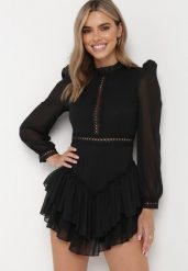 Czarna Rozkloszowana Sukienka Kombinezon Mini z Falbankami Gilha. Czarne sukienki damskie Born2be, m, z aplikacjami, z koronki, bez kołnierzyka, bez ramiączek, mini, rozkloszowane. Za 139.99 zł.
