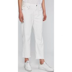 G-Star Raw - Jeansy Mid Boyfriend Fit. Białe jeansy damskie G-Star Raw, bez wzorów, z bawełny. W wyprzedaży za 199.90 zł.
