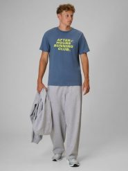 4F T-shirt regular z nadrukiem męski - denim M. Niebieskie t-shirty męskie 4F, m, bez wzorów, z bawełny, bez kołnierzyka, bez ramiączek. Za 59.99 zł.