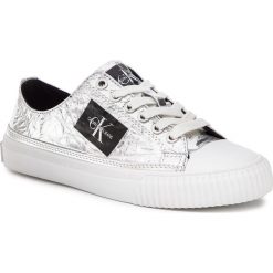 Trampki CALVIN KLEIN JEANS - Crinkle R7801 Silver. Szare trampki i tenisówki damskie Calvin Klein Jeans, bez wzorów, z gumy, bez zapięcia. W wyprzedaży za 349.00 zł.