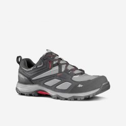 Buty turystyczne męskie Quechua MH100 wodoodporne. Czerwone buty zimowe męskie QUECHUA, bez wzorów, z kauczuku, bez obcasa, bez zapięcia. Za 229.99 zł.