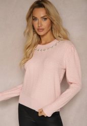 Różowy Sweter Zakończony Ściągaczem z Perłami Miarina. Czerwone swetry nierozpinane damskie Renee, na jesień, bez wzorów, z jeansu, casualowe, bez kołnierzyka, bez ramiączek. Za 119.99 zł.