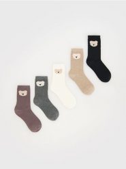 Skarpetki z bawełną 5 pack - czarny. Czarne skarpetki damskie Reserved, bez wzorów, z bawełny. Za 39.99 zł.