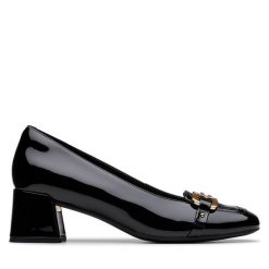 Czółenka Clarks. Czarne czółenka damskie Clarks, bez wzorów, bez obcasa, bez zapięcia. Za 339.99 zł.