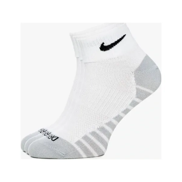 Nike Skarpety U Nk Dry Ltwt Qtr 3Pr , biały, rozmiar M. Białe skarpetki damskie Nike, bez wzorów, z bawełny. W wyprzedaży za 39.99 zł.