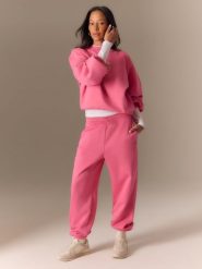 4F Spodnie dresowe joggery damskie - różowe S. Czerwone spodnie dresowe damskie 4F, bez wzorów, z dresówki, sportowe. Za 139.99 zł.