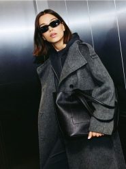 Oversizowa bluza - ciemnoszary. Szare bluzy damskie Reserved, l, bez wzorów, z dzianiny, bez ramiączek, bez kaptura. Za 139.99 zł.