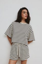 Tshirt z dzianiny bawełnianej w paski BLACK & BEIGE - CASPE -M. Brązowe t-shirty damskie Marsala, m, bez wzorów, z bawełny, klasyczne, bez kołnierzyka, bez ramiączek. W wyprzedaży za 71.96 zł.