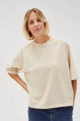 Gładka bluza oversize z krótkimi rękawami beżowa. Brązowe bluzy damskie MOODO, l, bez wzorów, z bawełny, bez ramiączek, bez kaptura. Za 89.99 zł.
