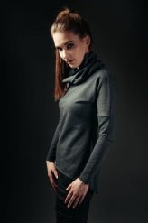 Bluza jaskółkowa ciemnoszara. Szare bluzy damskie Hultaj Polski, na lato, l, bez wzorów, z bawełny, bez ramiączek, z kapturem. Za 249.00 zł.