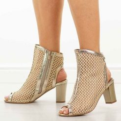 Złote sandały damskie na słupku M.Daszyński Sa283-2. Żółte sandały damskie M.Daszyński, bez wzorów, z jeansu, bez obcasa, na słupku, bez zapięcia. Za 239.00 zł.