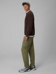 4F Spodnie casual męskie - khaki L. Brązowe spodnie materiałowe męskie 4F, bez wzorów, z bawełny, z standardowym stanem. Za 189.99 zł.