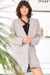 Melanżowy sweter z kieszeniami i bez zapięcia beżowy. Brązowe kardigany damskie Polskie swetry, na zimę, s, bez wzorów, z dzianiny, biznesowe, bez kołnierzyka. Za 289.00 zł.
