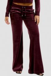 JUICY COUTURE Śliwkowe spodnie dresowe damskie Layla Low Rise, Rozmiar M. Fioletowe spodnie dresowe damskie Juicy Couture, bez wzorów, z dresówki, wizytowe, z obniżonym stanem. W wyprzedaży za 323.99 zł.