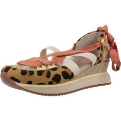 Sandały GIOSEPPO 78612G Nadruk zwierzęcy. Sandały damskie Gioseppo, bez wzorów, ze skóry, bez obcasa, bez zapięcia. Za 364.99 zł.