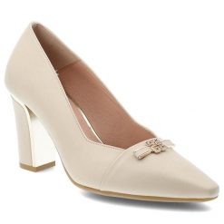 Czółenka damskie Armodo, cholewka ze skóry naturalnej licowej wsuwany fason zabudowany szpiczasty przód, beżowe, DS-976/2/A. Brązowe czółenka damskie Armodo, bez wzorów, ze skóry, ze szpiczastym noskiem, bez obcasa, na słupku, bez zapięcia. Za 419.00 zł.