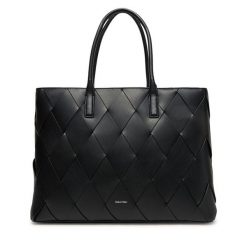 Torebka Calvin Klein. Czarne torebki do ręki damskie Calvin Klein, bez wzorów, bez dodatków. Za 429.99 zł.