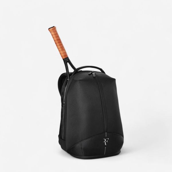 Plecak Wilson Roger Federer czarny. Czarne plecaki męskie Wilson, bez wzorów, z materiału. Za 329.99 zł.