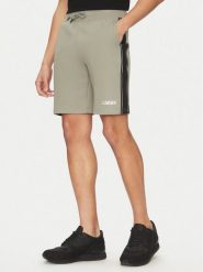 Guess Szorty materiałowe Z4RD04 KB3P2 Zielony Regular Fit. Zielone szorty męskie Guess, z aplikacjami, z bawełny. Za 159.99 zł.