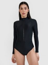 4F Kostium kąpielowy z długim rękawem damski - czarny M. Czarne szorty damskie 4F, bez wzorów, z elastanu, sportowe. Za 179.99 zł.