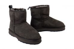 EMU AUSTRALIA Sharky Mini W12434 dark olive/black, botki damskie. Zielone botki damskie Emu Australia, bez wzorów, z gumy, bez obcasa, bez zapięcia. Za 552.92 zł.