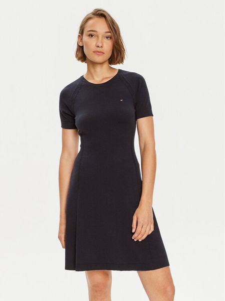Tommy Hilfiger Sukienka codzienna WW0WW42461 Granatowy Slim Fit. Niebieskie sukienki damskie Tommy Hilfiger, na co dzień, s, bez wzorów, z syntetyku, bez kołnierzyka, bez ramiączek, proste. Za 409.99 zł.