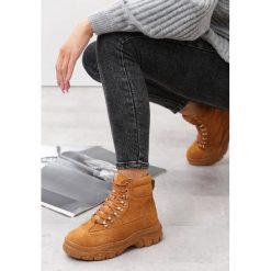 Camelowe Sneakersy Celestial Poles. Brązowe śniegowce damskie Born2be, z futra, za kostkę, bez zapięcia. Za 129.99 zł.