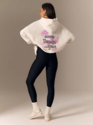 4F Bluza dresowa loose z kapturem damska - beżowa M. Brązowe bluzy damskie 4F, m, bez wzorów, z dresówki, bez ramiączek, z kapturem. Za 189.99 zł.