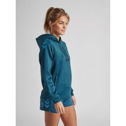 Bluza do piłki ręcznej damska Hummel Core XK z kapturem. Niebieskie bluzy damskie Hummel, m, bez wzorów, sportowe, bez ramiączek, z kapturem. Za 191.00 zł.