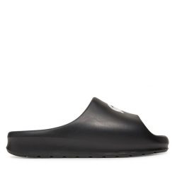 Klapki Lacoste. Czarne klapki damskie Lacoste, bez wzorów, bez obcasa, bez zapięcia. Za 159.99 zł.