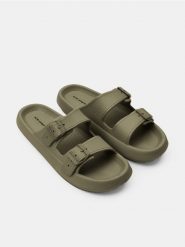 Klapki z regulowanymi paskami - khaki. Brązowe klapki męskie Sinsay, bez wzorów, bez zapięcia. W wyprzedaży za 22.99 zł.
