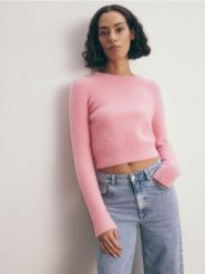 Sweter z metaliczną nitką - fioletowy. Fioletowe swetry nierozpinane damskie Reserved, l, bez wzorów, z dzianiny, bez kołnierzyka, bez ramiączek. W wyprzedaży za 49.99 zł.