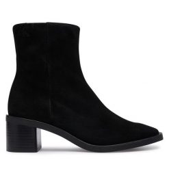 Botki Calvin Klein. Czarne botki damskie Calvin Klein, bez wzorów, bez obcasa, na słupku, bez zapięcia. Za 799.99 zł.