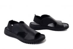 Manitu 910326-01 Czarny, sandały damskie. Czarne sandały damskie Manitu, bez wzorów, ze skóry, bez obcasa, bez zapięcia. Za 269.90 zł.