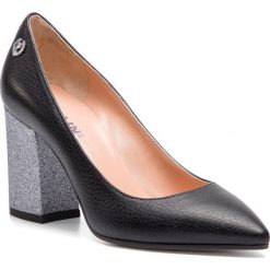 Półbuty POLLINI - SA10378C17TE400A Nero. Czarne półbuty damskie Pollini, z aplikacjami, ze skóry, bez obcasa, na obcasie, bez zapięcia. W wyprzedaży za 659.00 zł.