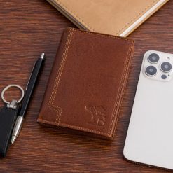 Portfel skórzany męski pionowy klasyczny brązowy RFiD Beltimore D42. Brązowe portfele męskie bez wzorów. Za 69.90 zł.