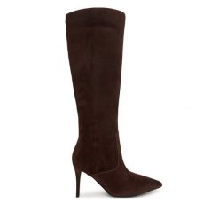Kozaki Guess. Brązowe kozaki damskie Guess, z aplikacjami, bez obcasa, na szpilce, bez zapięcia. Za 954.99 zł.