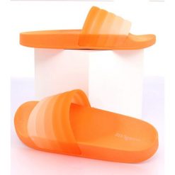 Klapki damskie pomarańczowe K-9183 Orange. Brązowe klapki damskie ButyModne, bez wzorów, z gumy, sportowe, bez obcasa, bez zapięcia. W wyprzedaży za 73.81 zł.